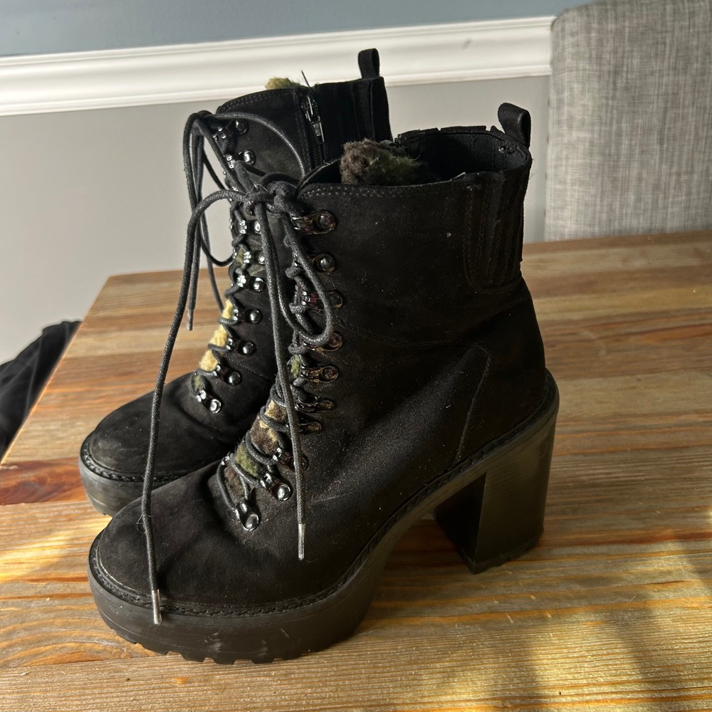 Madden girl Black Suede Lace Up Camo Lined chunky Platform Heel Ankle‎ Boots